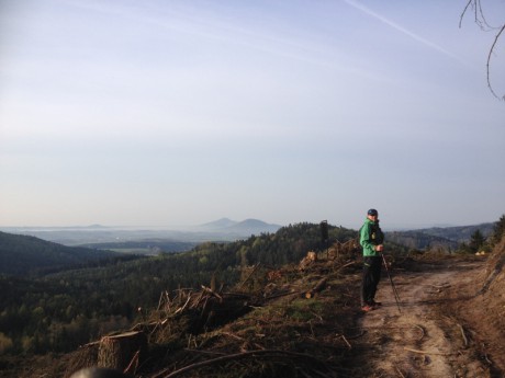 25. Den cesty 30.4.-1.5.2016 Po hřbetu draka - Lužické hory v oparu při cestě na Babiččino odpočívadlo